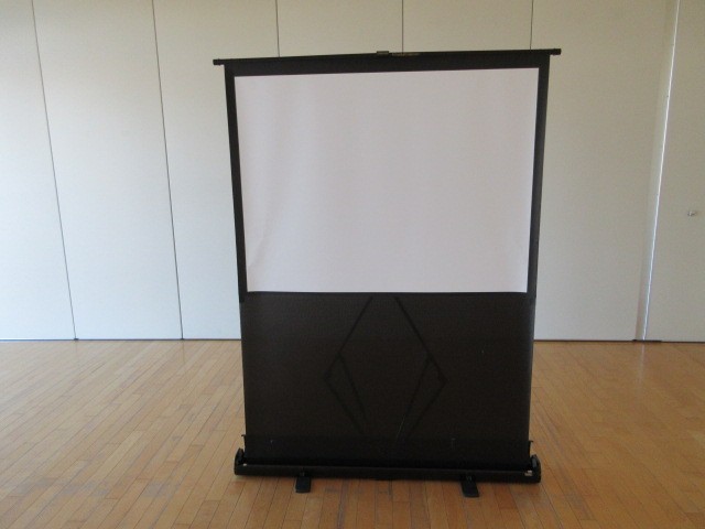 スクリーン（持ち運び可能）大きさ縦180×横130（投影可能：縦90×横120）