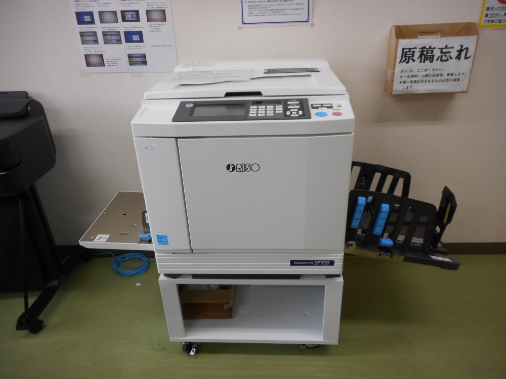 印刷機（白黒印刷のみ、A3サイズまで印刷可能、大量に枚数を印刷時に有効）