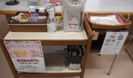 なごみんカフェ：飲み物１杯５０円、クッキー１袋１００円です